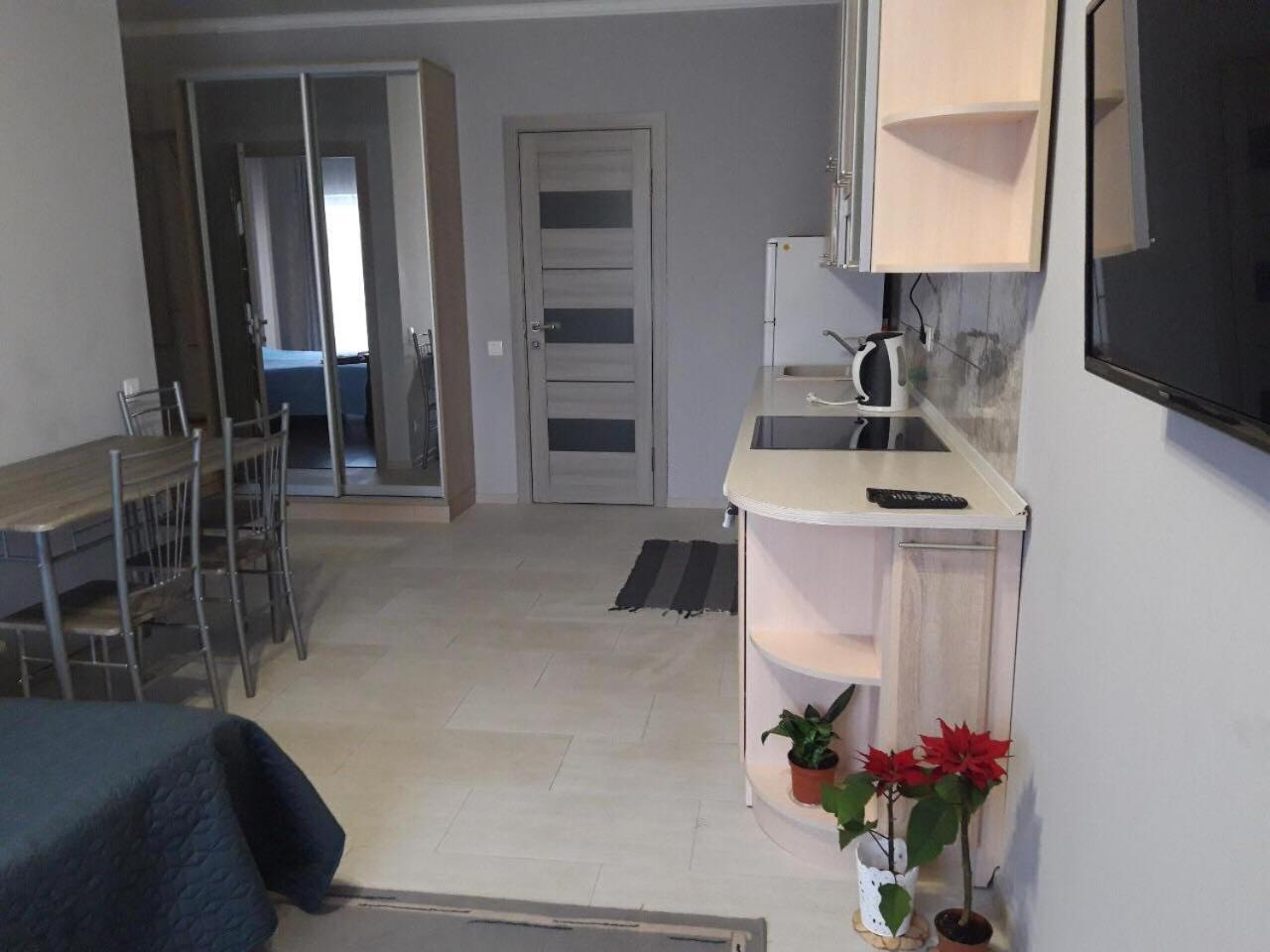 Lutsk, Double-Room Apartments Buitenkant foto